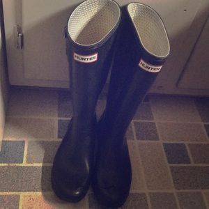 Women’s size 9 original tall Hunter rain boot